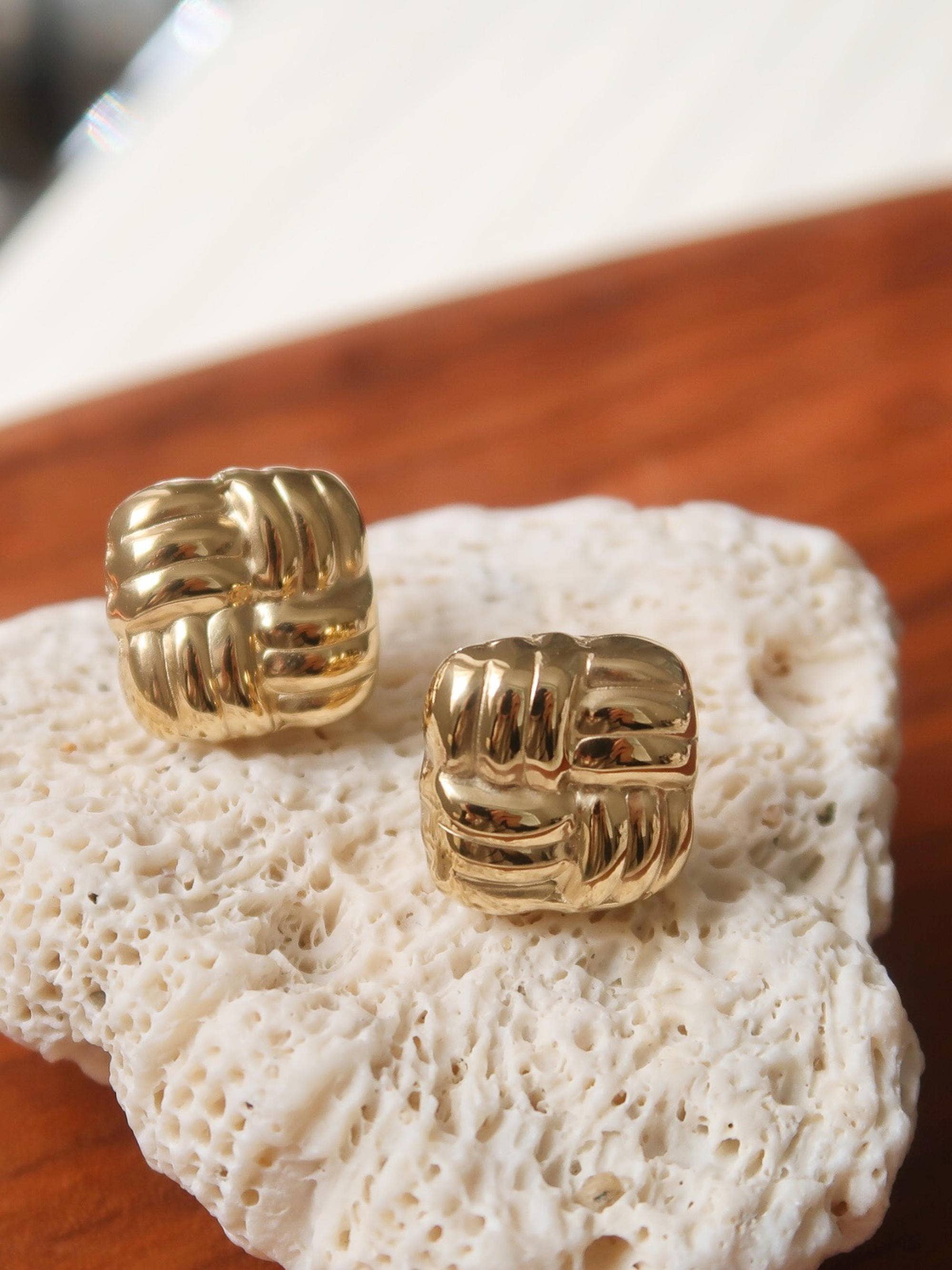 Luella 18K Gold Non-Tarnish Textured Knot Stud Earring - Blackbird Boutique