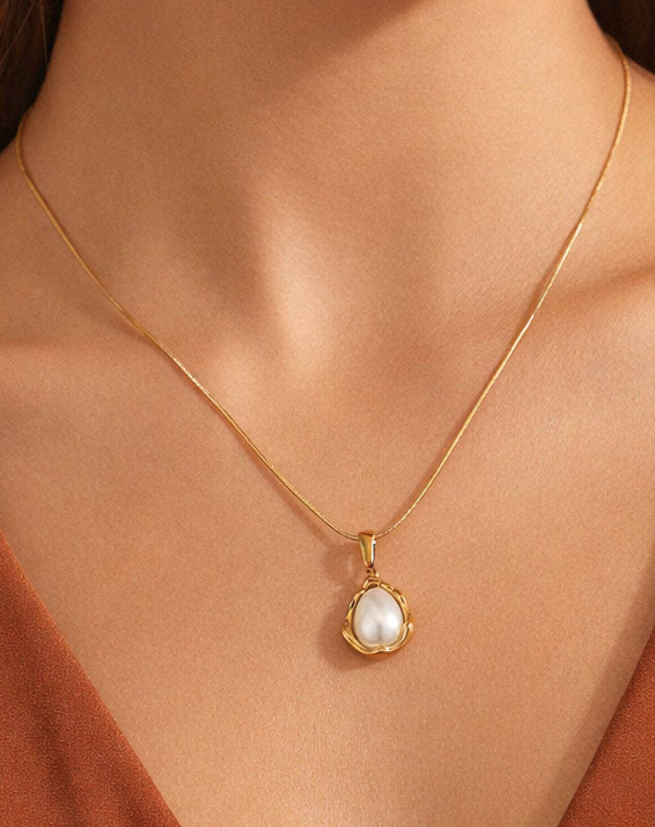 18K Gold PVD Plated Stainless Steel Minimal Pearl Necklace – 7977 - Blackbird Boutique