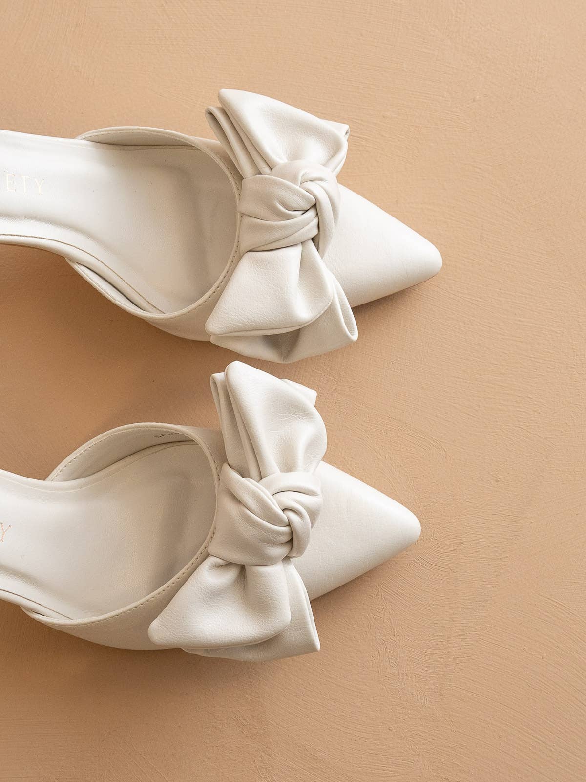 The Jane | White Pointed Toe Bow Accent Kitten Heel