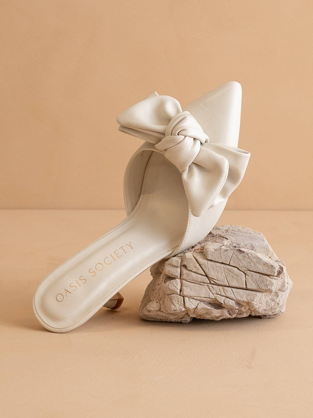 The Jane | White Pointed Toe Bow Accent Kitten Heel