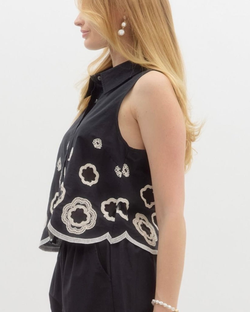 Set - Scalloped Embroidered Sleeveless Blouse in Black