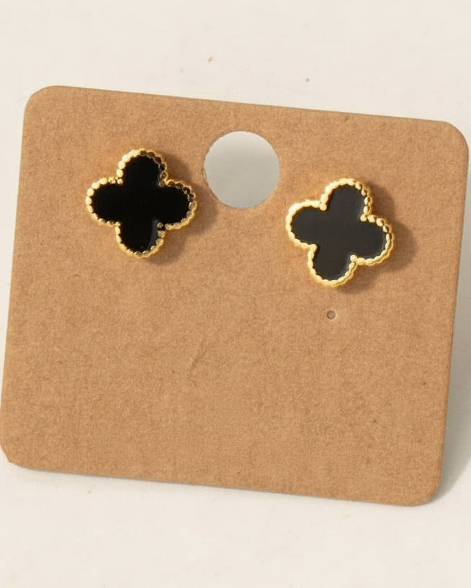 Clover-shaped earrings on a brown card with '18K Gold Dipped' text