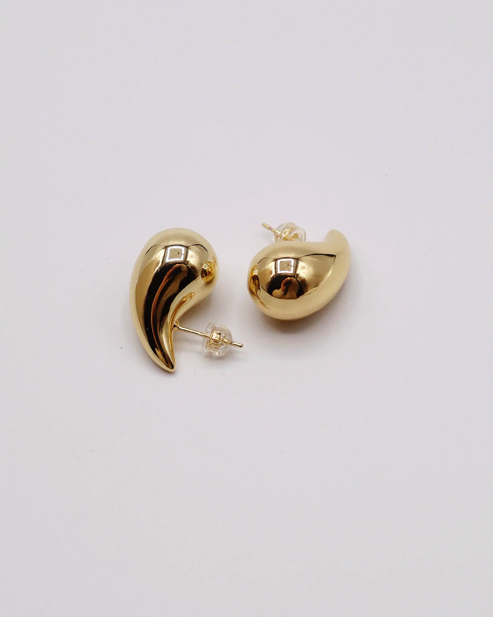 14K Gold Filled Teardrop Stud Earrings - Blackbird Boutique