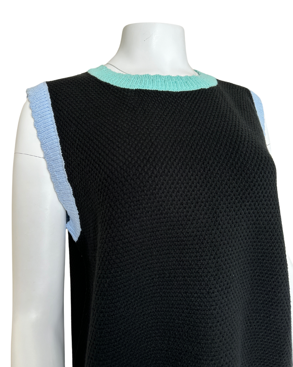 COLOR BLOCK SLEEVELESS SWEATER - BLACK