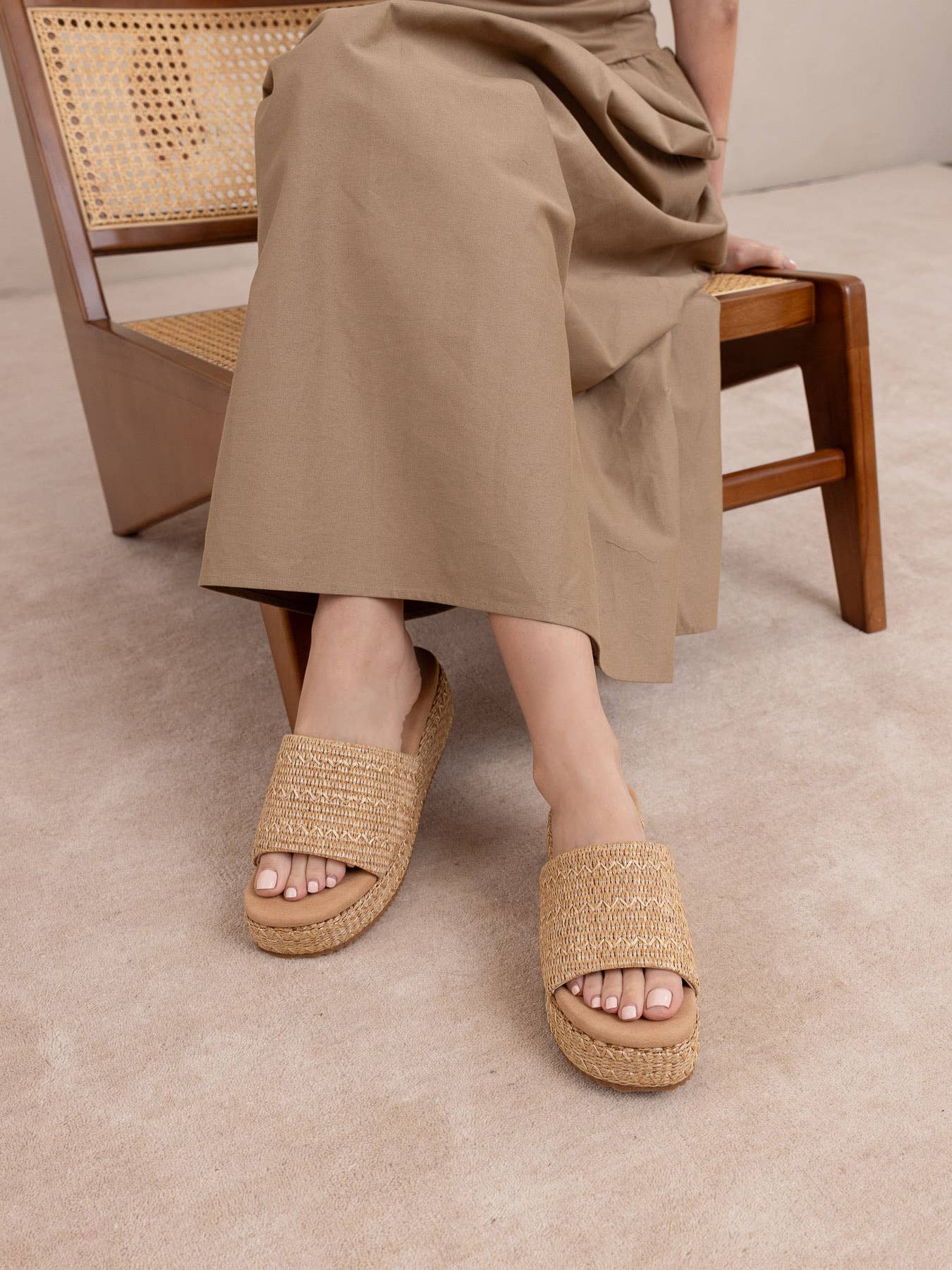 The Taniya | Toffee Raffia Platform Slide - Blackbird Boutique