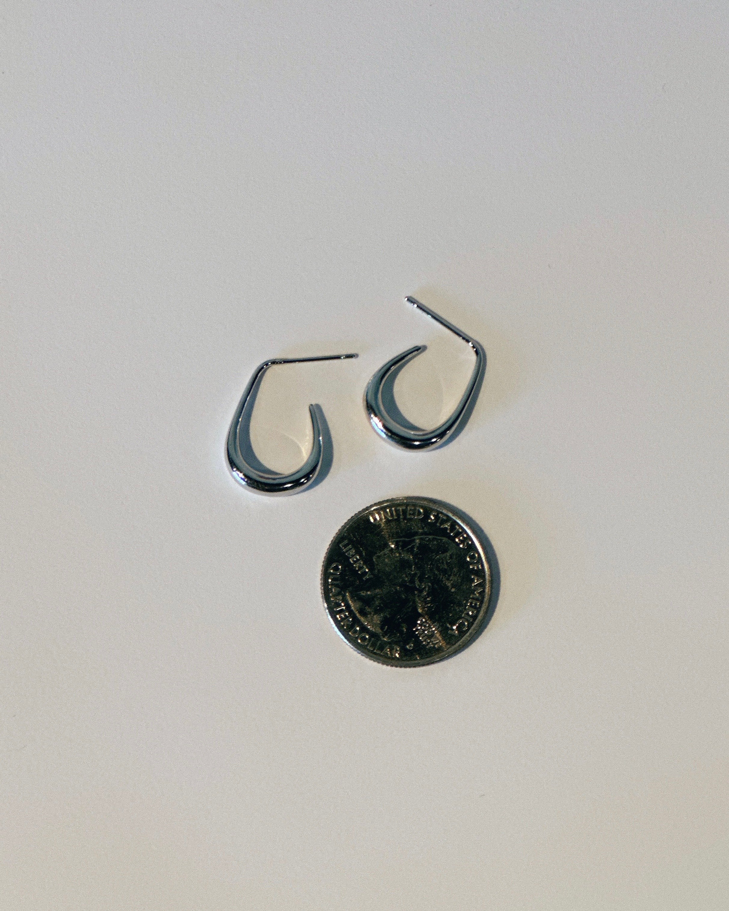 Thin Graduated Hoop Earrings - Blackbird Boutique