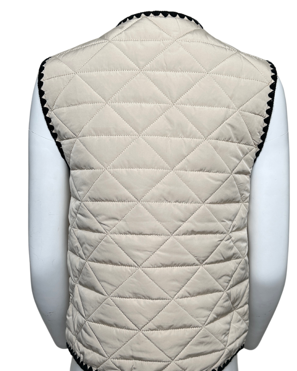 SNAP QUILTED VEST IN SAND