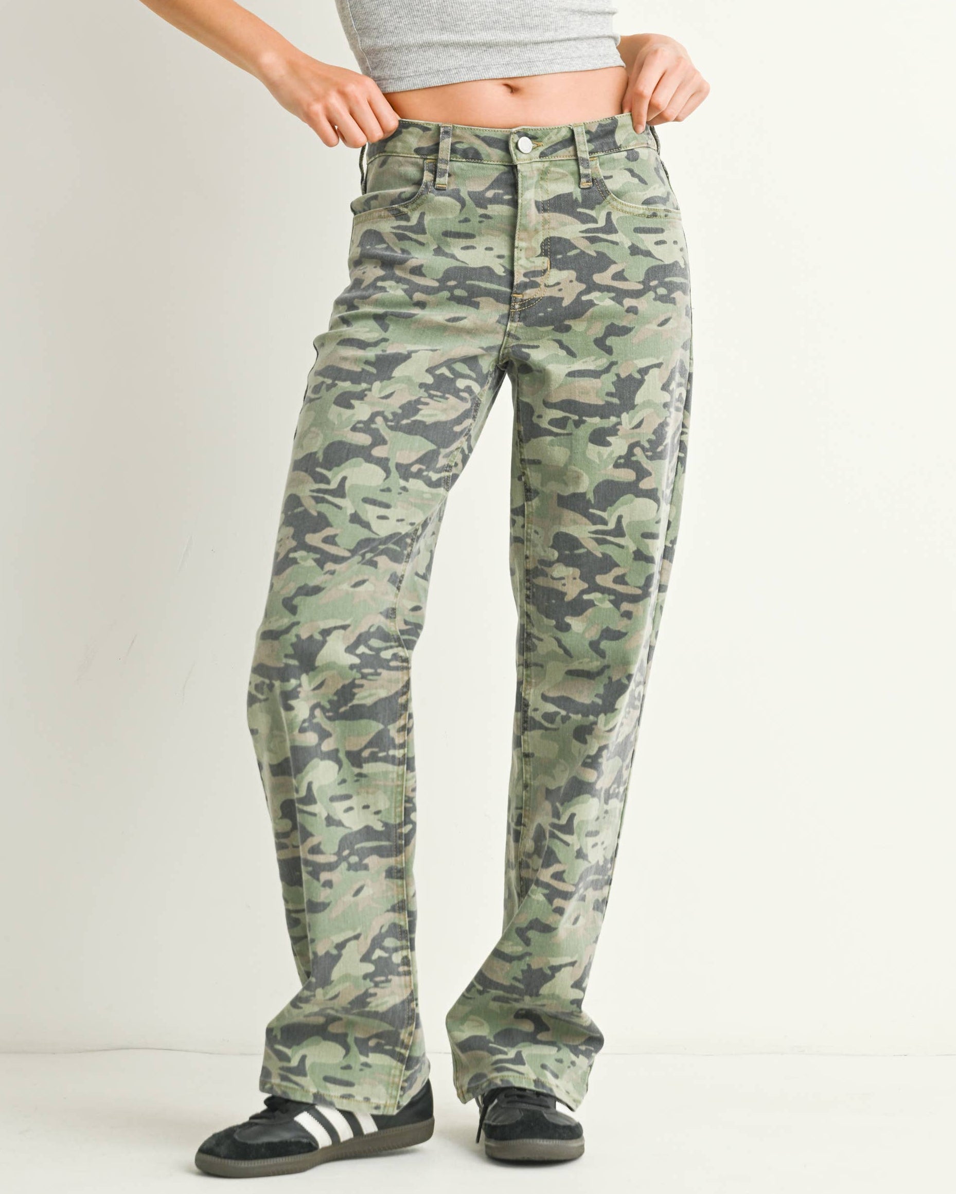 CAMO - Low Rise Relaxed Straight Leg Jeans