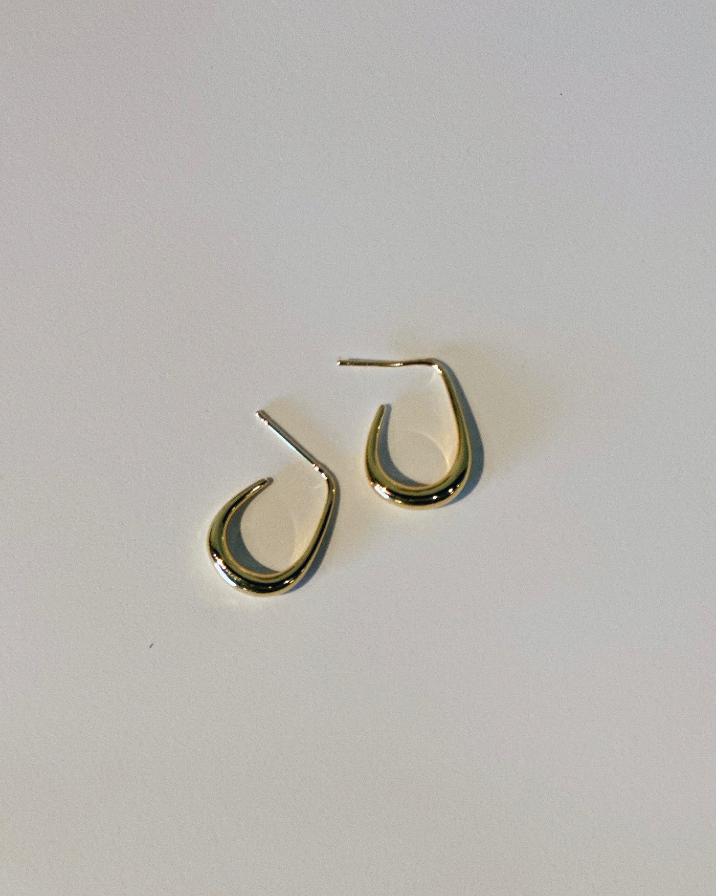 Thin Graduated Hoop Earrings - Blackbird Boutique