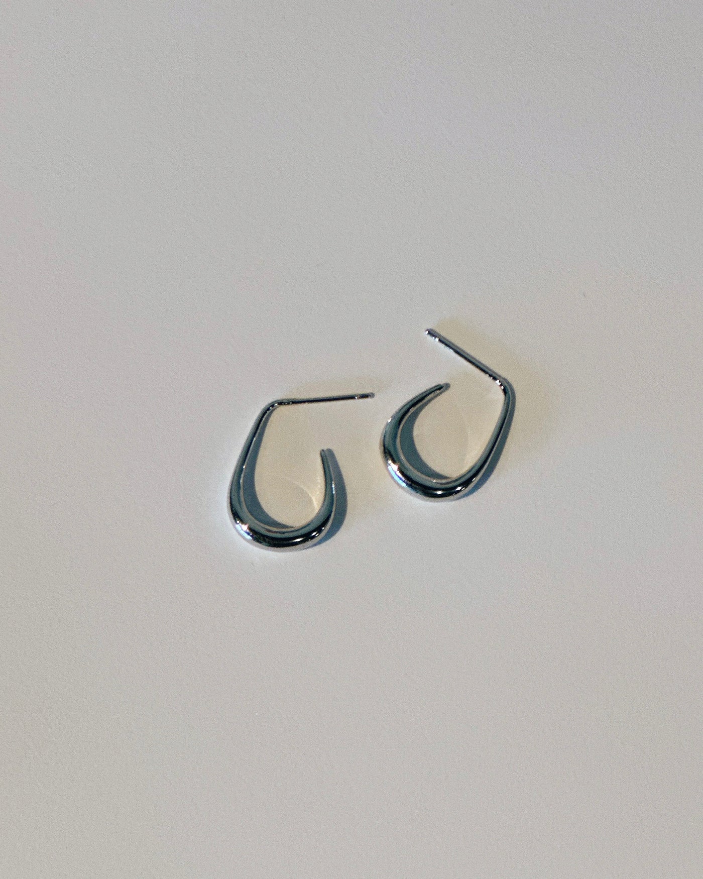 Thin Graduated Hoop Earrings - Blackbird Boutique