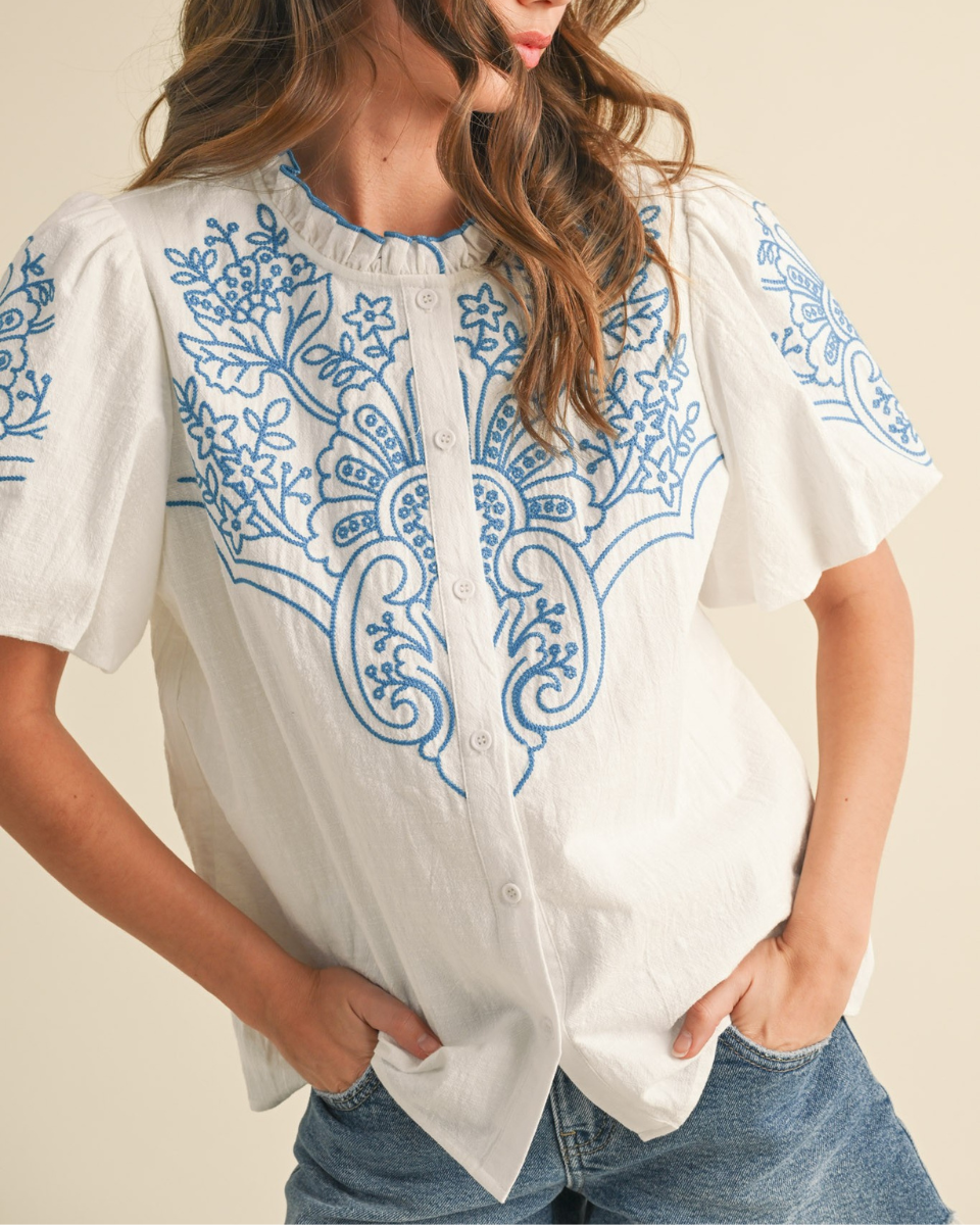 Embroidered Top With Ruffe Neckline in White/Blue